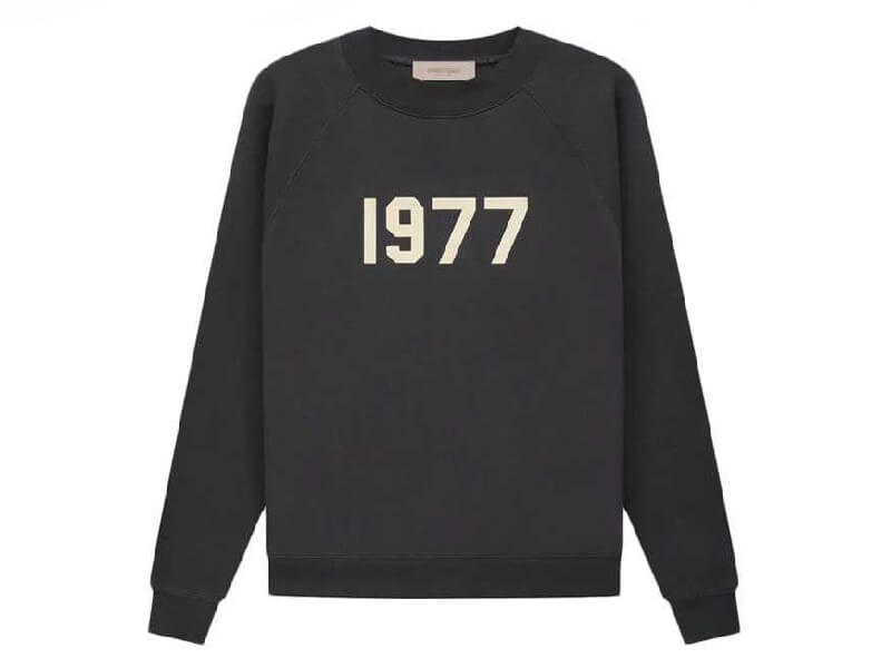 ESSENTIALS ブラック 1977 スウェットシャツ／9,500円