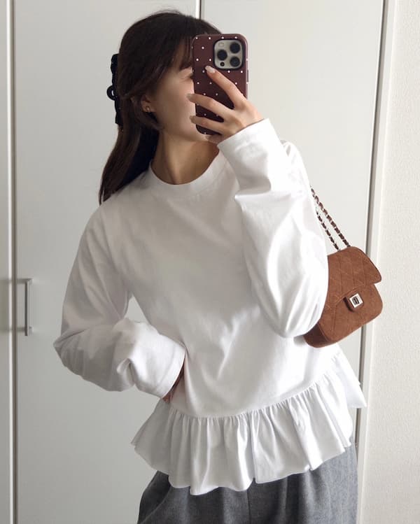 NUGU（ヌグ）のウエストフリルロングスリーブTシャツ