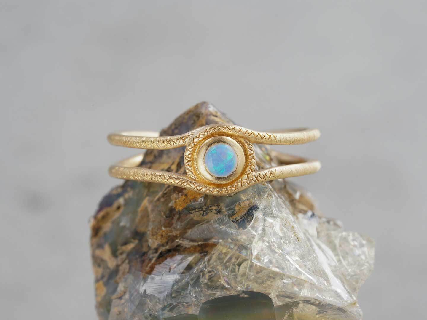 Hariqua（ハリックァ）のCrystal opal spark ring／クリスタルオパール