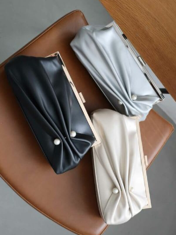 アシンメトリークラッチバッグ