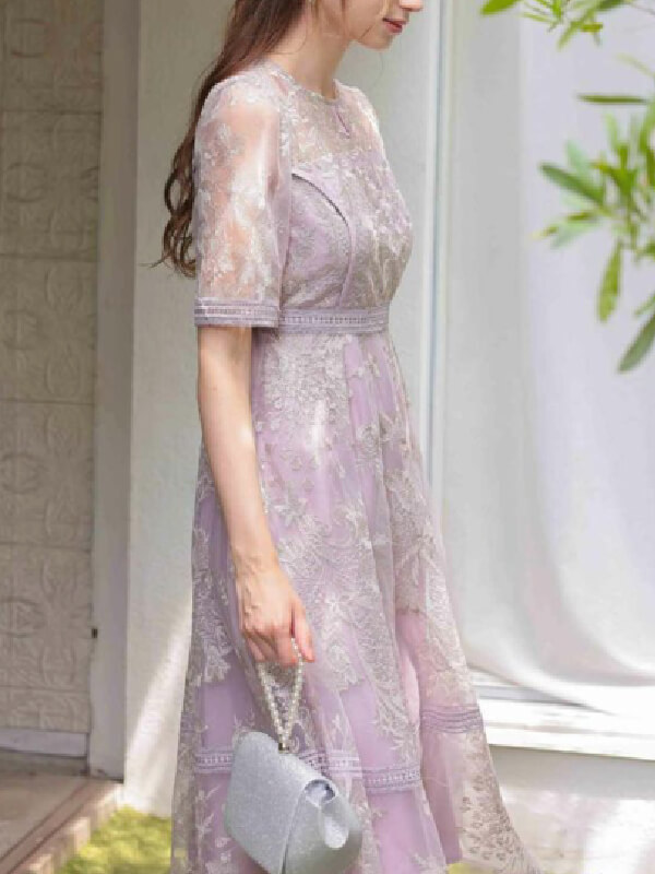 ラダーレースドレス