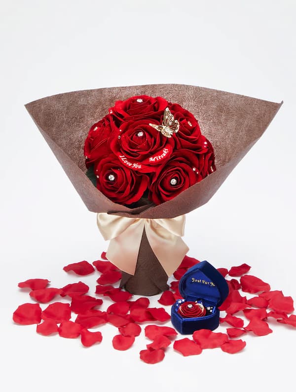 MERIA ROOM PROPOSE（メリアルームプロポーズ）の12本の赤バラ花束とプロポーズボックス