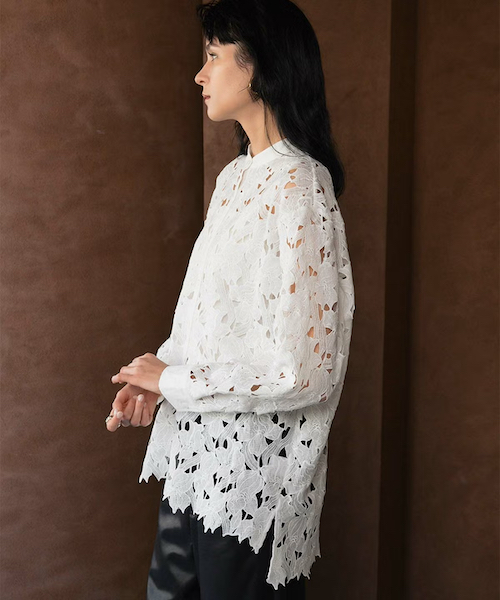 ケミカルレーススタンドネックブラウス