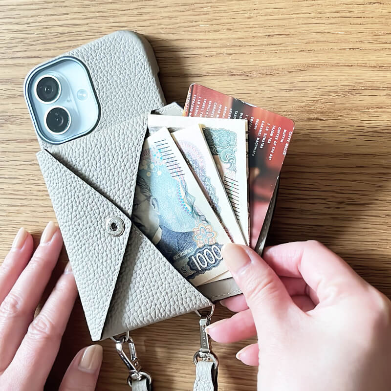 ボナベンチュラのエンベロープポーチ シュリンクレザー中身