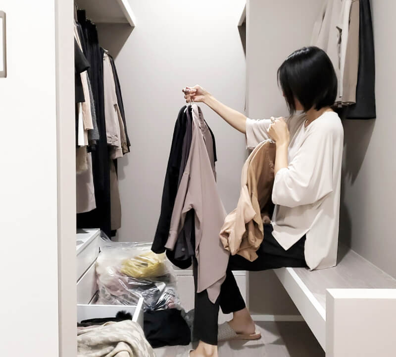   「服はあるのに着る服がない」40代クローゼットを見直して気づいたこと
