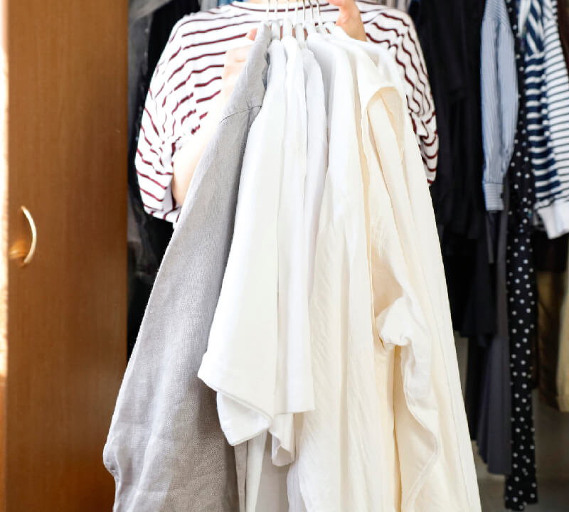 クローゼットの服を見直し