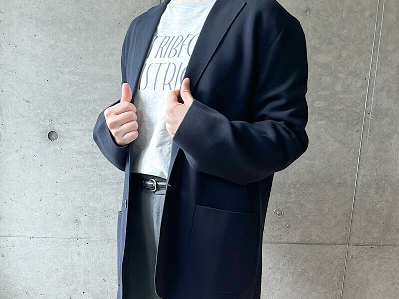 ユニクロのメンズ「ミラノリブジャケット」を着た